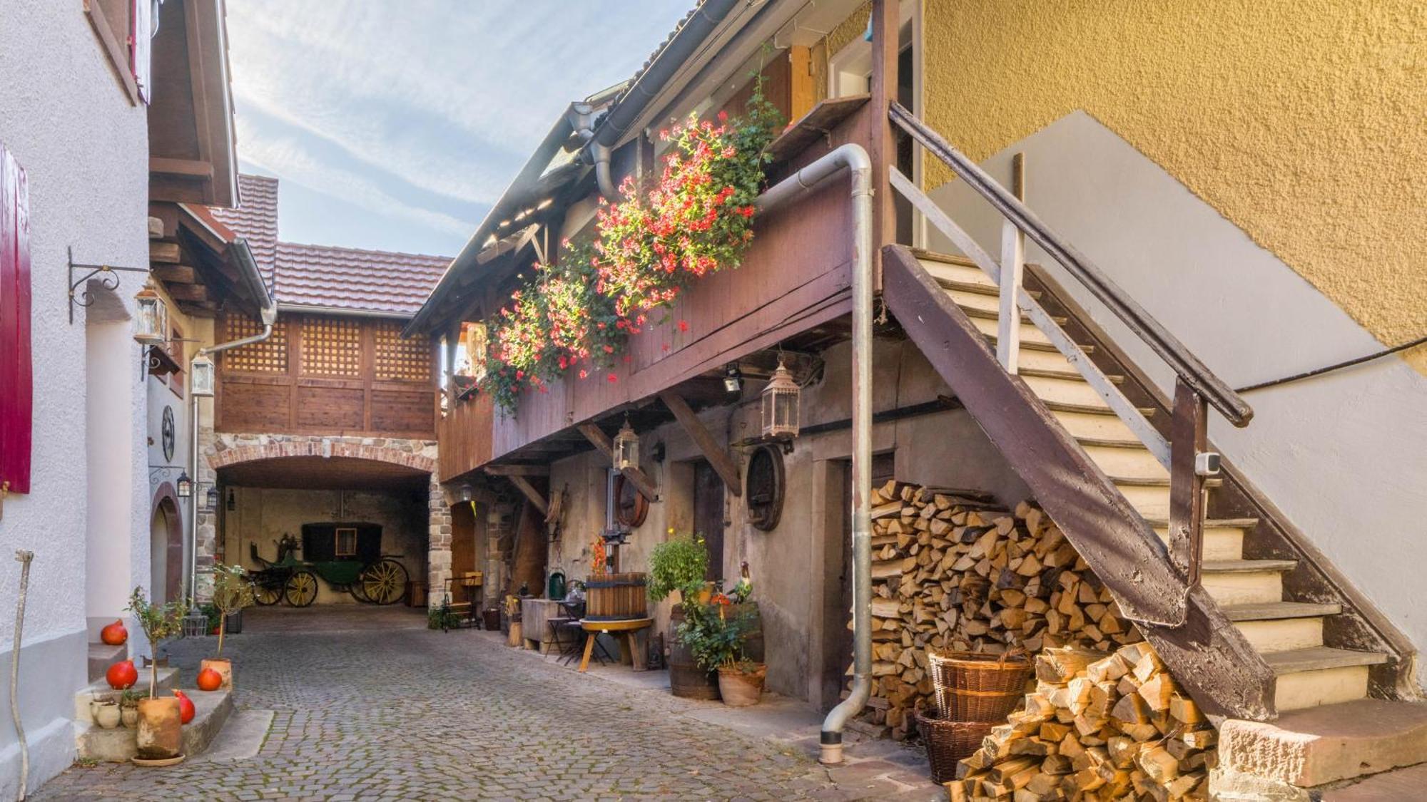 Ferienwohnungen Altes Rathaus Vogtsburg Exterior foto